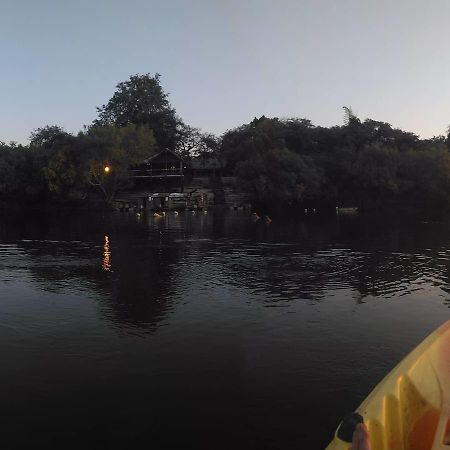 Caprivi Houseboat Safari Lodge カティマ・ムリロ エクステリア 写真