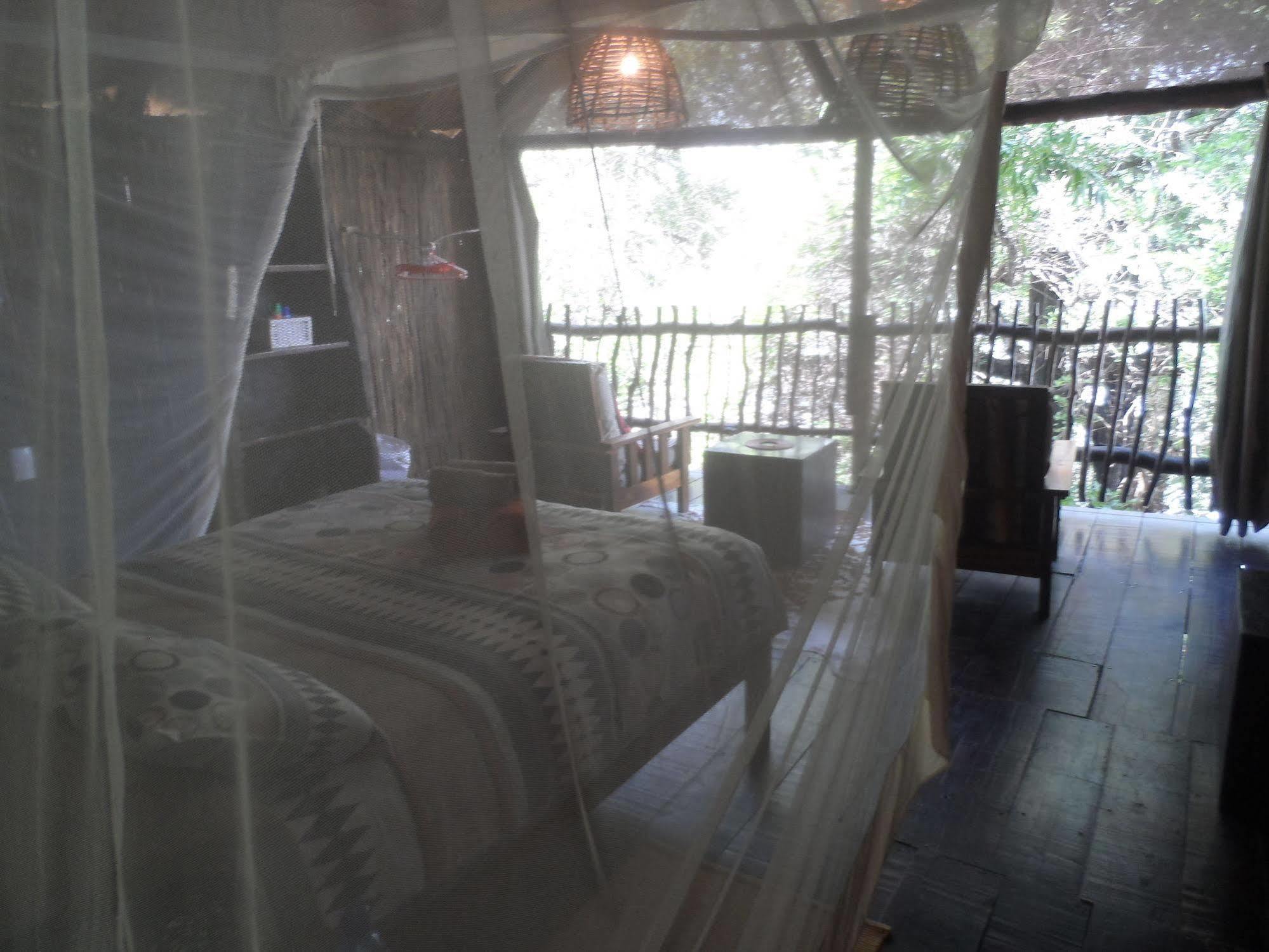 Caprivi Houseboat Safari Lodge カティマ・ムリロ エクステリア 写真