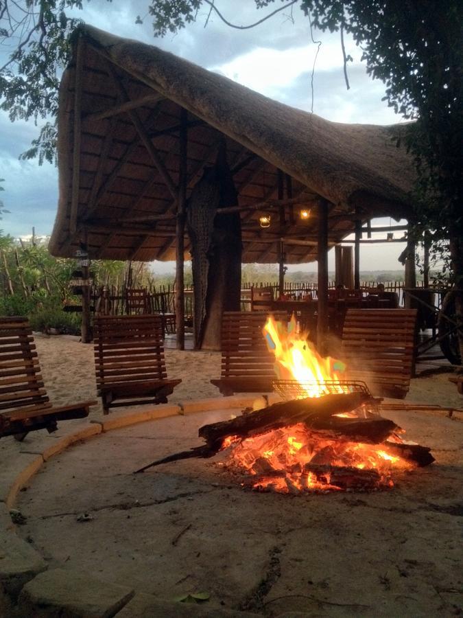 Caprivi Houseboat Safari Lodge カティマ・ムリロ エクステリア 写真